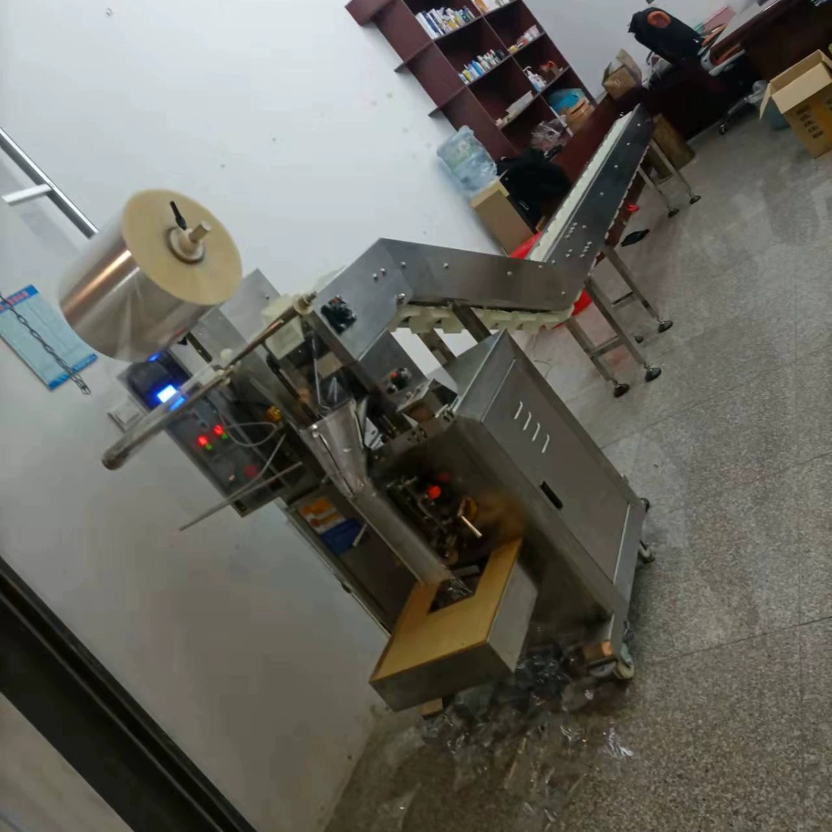 Производители поставляют удлиненные машины сброса вспомогательный упаковочный контейнер, образующий дозировочную упаковочную машину сброса частиц