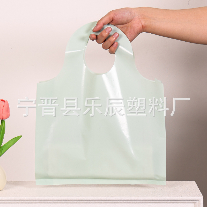 Bolsas redondas al por mayor logotipo de impresión de tendencia bolsas de plástico de moda bolsas de ropa de moda image 15