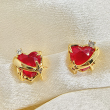 925银针红色爱心锆石耳钉高级感女秋冬款时尚通勤百搭耳饰批发