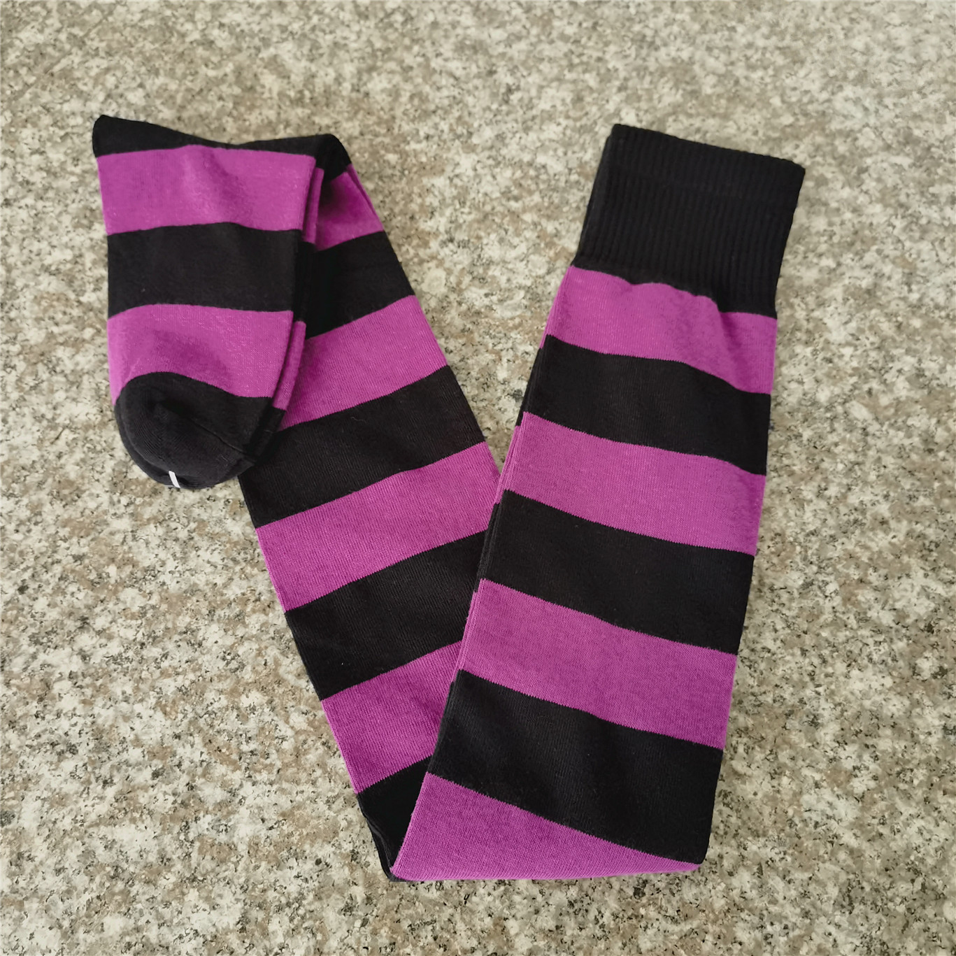 Primavera y otoño algodón negro y blanco azul colorido rayas sobre la rodilla medias Calcetines de muslo alto cos calcetines de mujer al por mayor moda calcetines ins