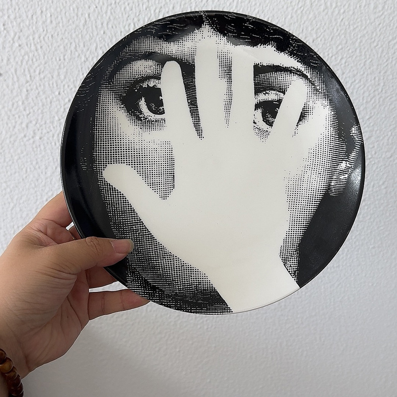 One hand cover