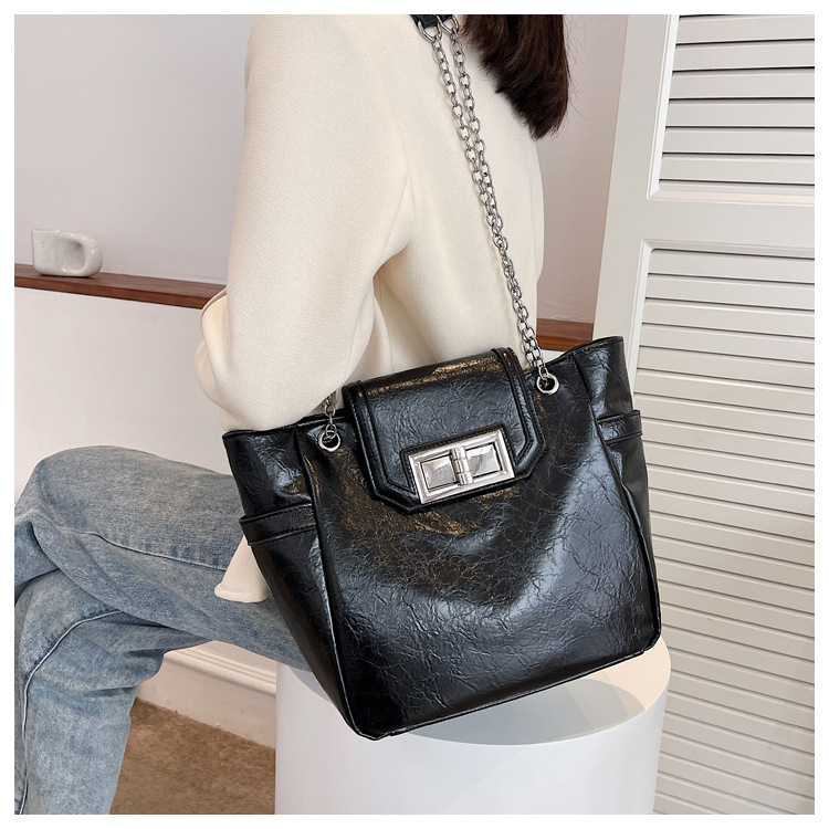 Large-capacity Women's Summer New Chain Commuter Tote Bag 35*25*10.5cm display picture 3