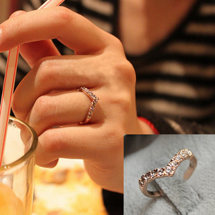 Korean classic V-shaped unique design diamond pinky ring spring tail ring women's jewelry manufacturer wholesale