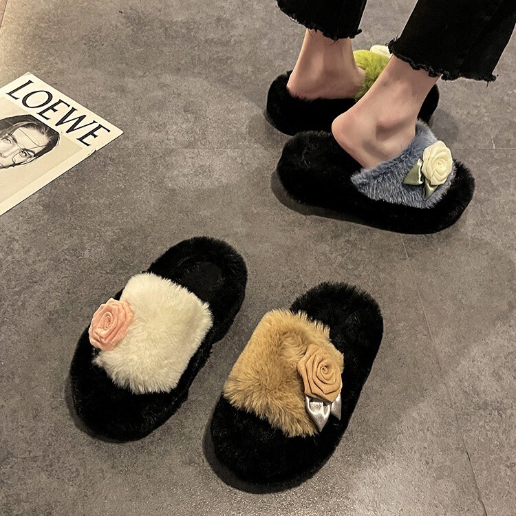 可爱いファッション特猫一字スリッパの女性モデルは、2024年秋冬の新しい厚い底に毛の高いスリッパを着ています|undefined