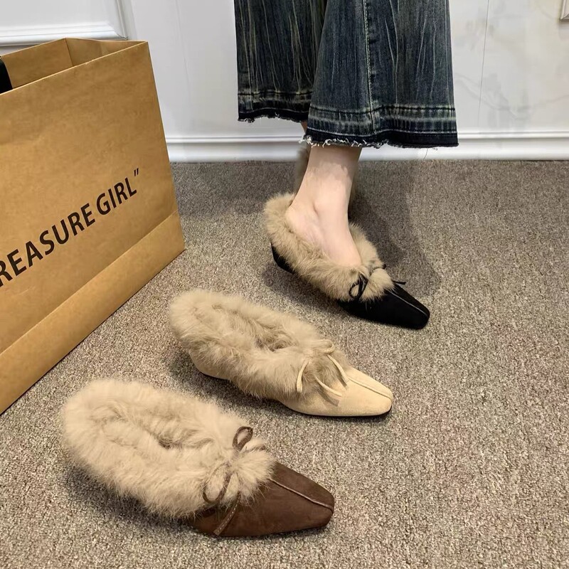 Women's autumn and winter high-heeled shoes with internal height increase, plush lining, and warm fur, suitable for outdoor wear, featuring a square toe and bow detail, stylish Birkenstock-style shoes