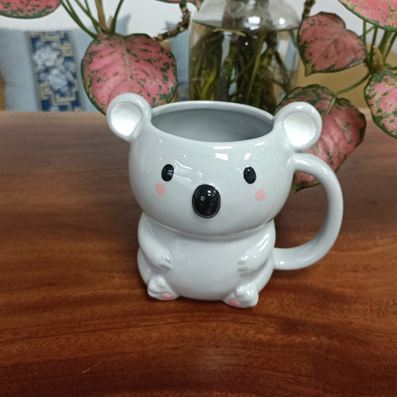 Taza de cerámica de la expresión animal linda de la taza Taza de agua de cerámica tridimensional pintada del mapache