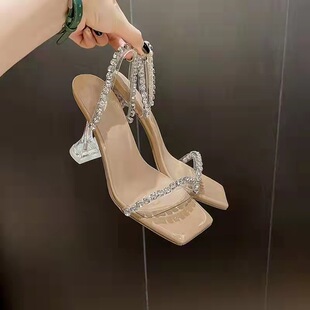 �ļ��W�tһ��ˮ荸߸�����Ь��Ů�L�����Y¶ֺ���^�ָ���ЬŮ���l