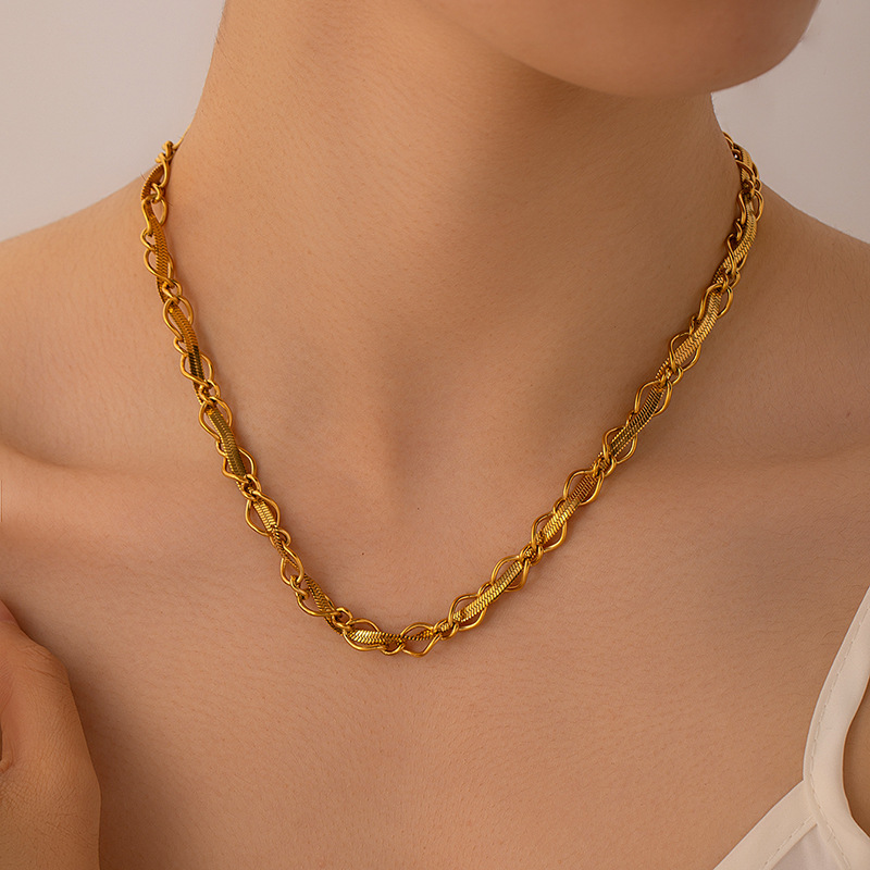 Joyería Al Por Mayor Elegante Color Sólido Acero Titanio Enchapado Collar Cadena De Clips Cadena De Cuerda Torcida display picture 7