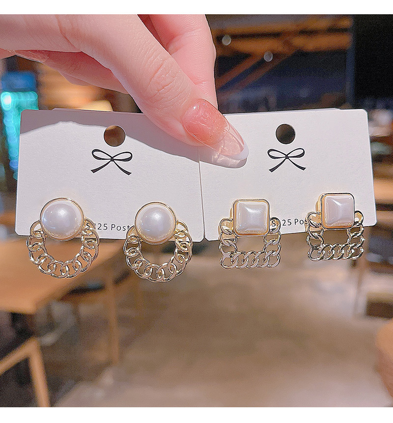 Sweet Solid Color Alloy Plating Chain Artificial Pearls Ear Studs display picture 2