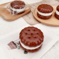 クロスボーダーチョコレートサンドイッチビスケット、減圧おもちゃ、模擬食品玩具、インターネット有名人のライブブロードキャスト、減圧、スローリバウンド、ピンチ
