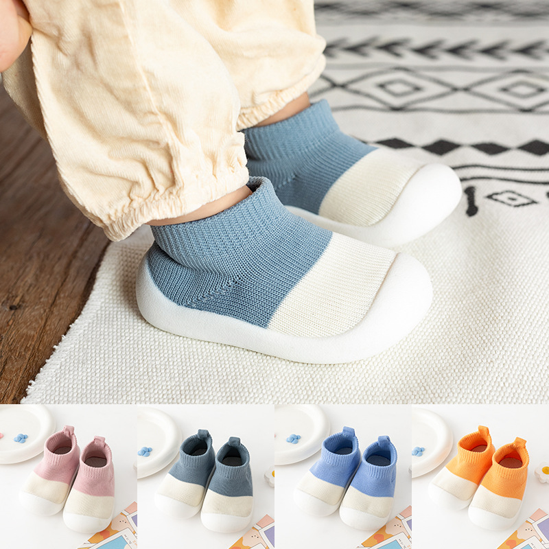2023 nuevos zapatos infantiles zapatos de color para niños con suela suave exterior zapatos infantiles antideslizantes interiores para bebés