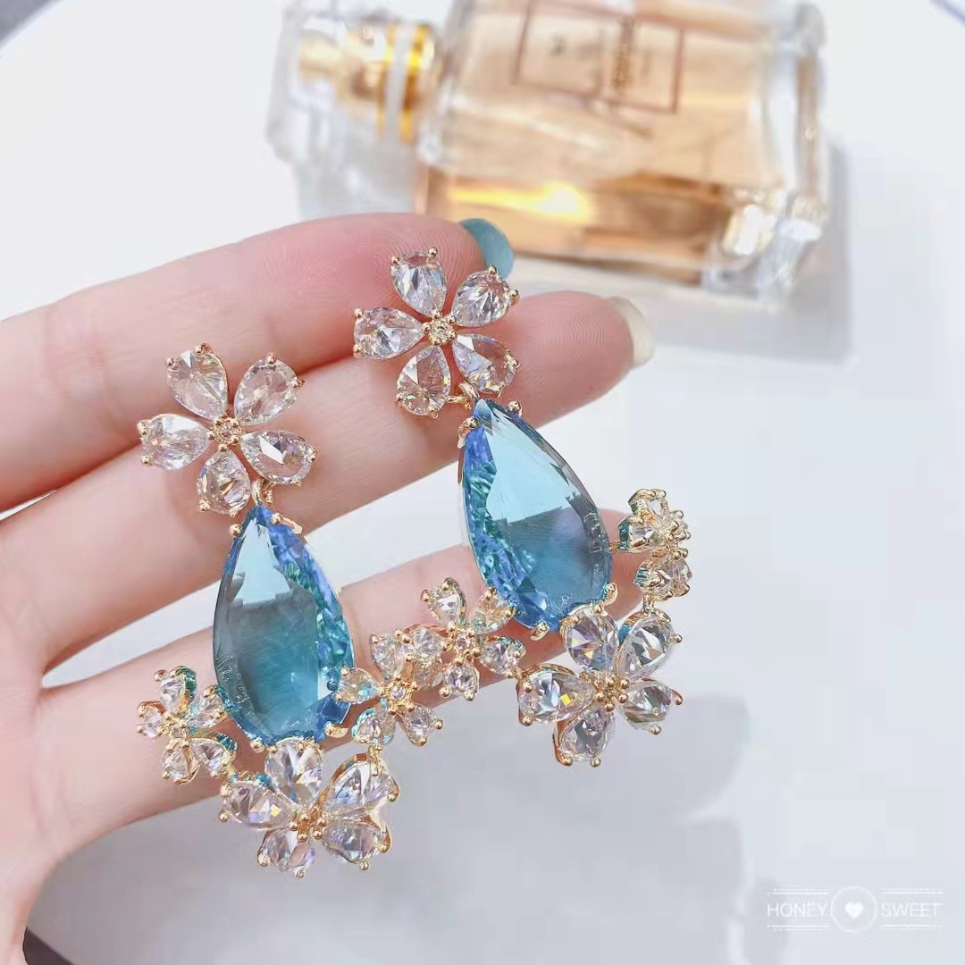Geometric earrings drop-shaped with zircon