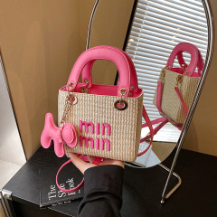 クロスボーダーの小さいカバンの女性のカバン2025新型のアルファベットのファッション編みの女性の手持ちの肩の斜め掛けのバッグのbag