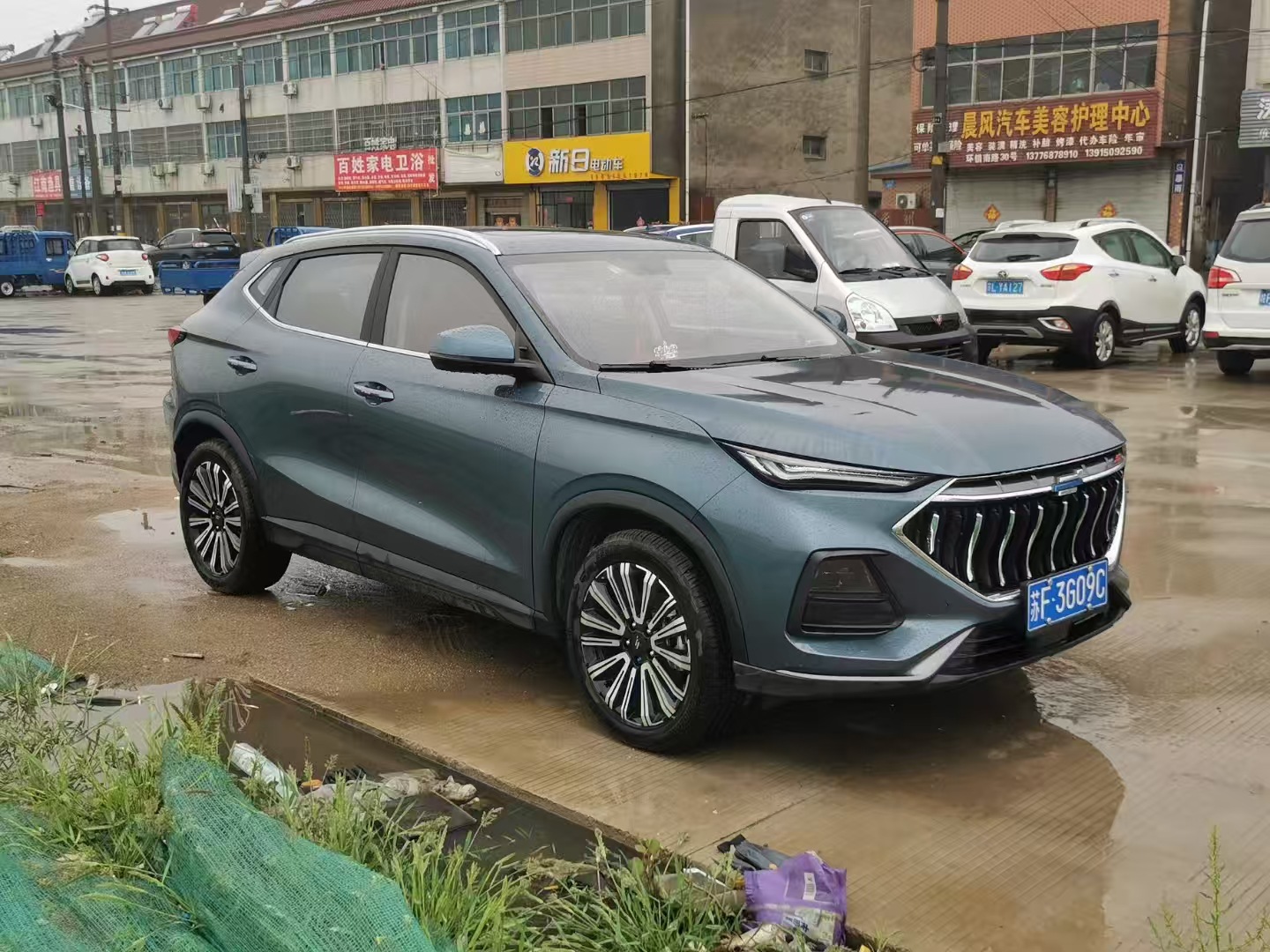 Suitable for Changan Auchan X5 X5PLUS aluminum alloy adhesive luggage rack roof luggage rack special car