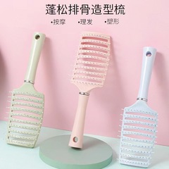 骨付きの大きな毛先の髪の根がふわふわしています。