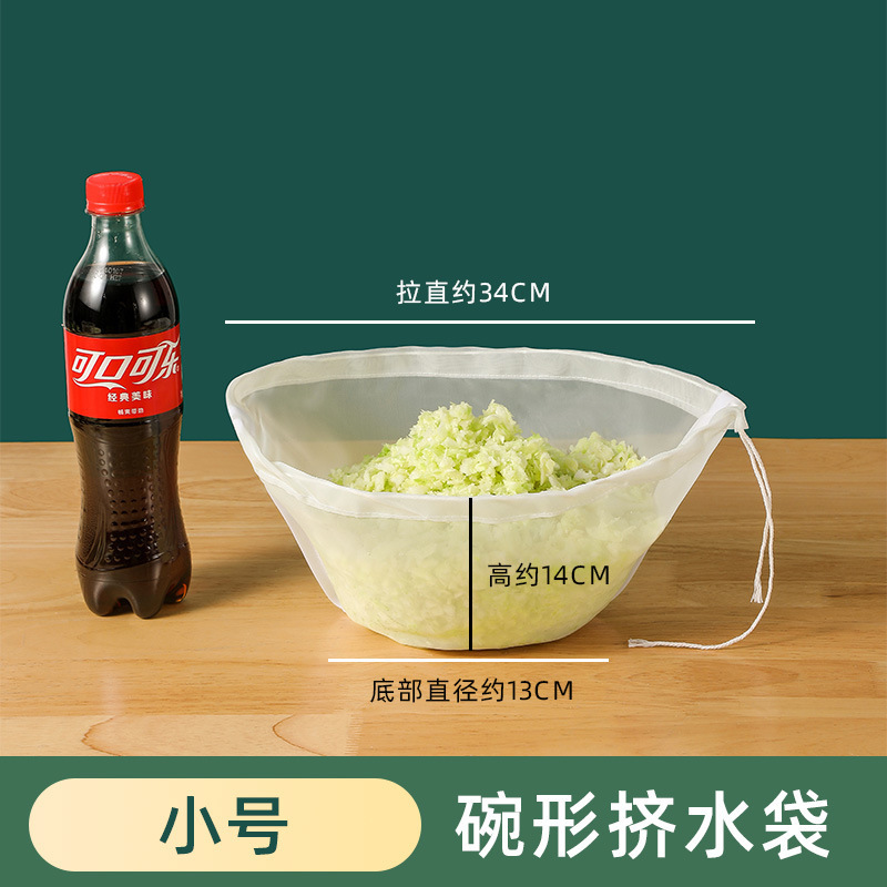 ギョーザの餡は水を搾って詰めます。|undefined