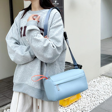 批发休闲百搭斜挎包男女学生书包简约轻便大容量外出纯色单肩包