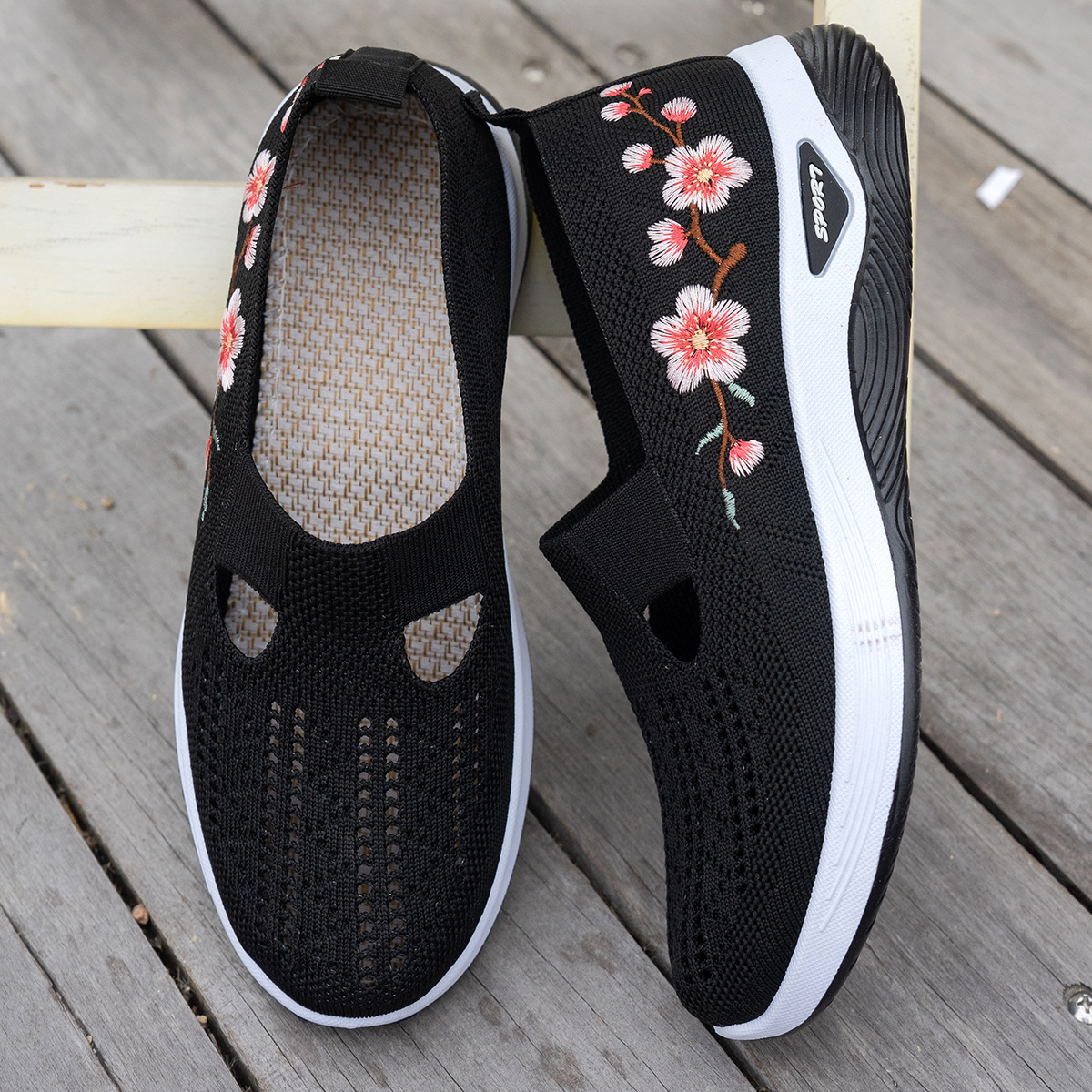 Women's Breathable Casual Shoes Slip-On Embroidered Floral Thick-Soled Soft-Soled Comfortable Versatile Sneakers_vogvips.com