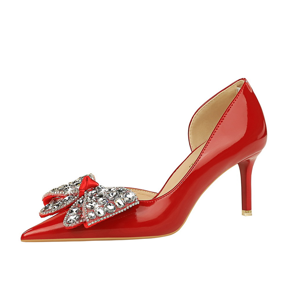 Décolleté stiletto donna a punta in vernice eleganti_voghion.com