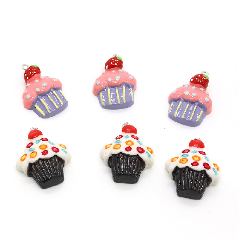 10 PCS/Package Quantity 10 PCS/Package Resin Cake Pendant