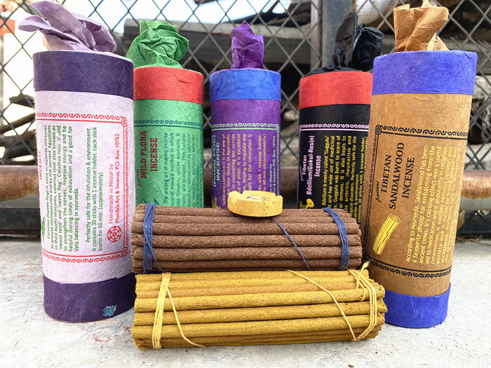 Nepal's ancient Tibetan medicine formula, traditional cedar wood Tibetan incense incense stick, colorful short tube hardcover with incense stick