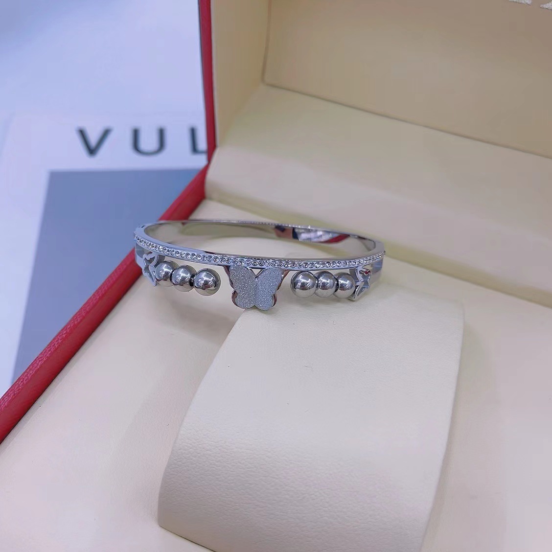 En stock fábrica directa Transfronteriza Popular electrochapado 18K pulsera de acero de titanio femenina personalidad no se desvanece moda nicho moda