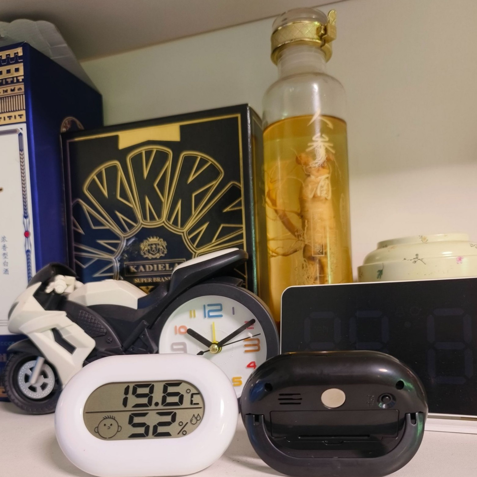 新品电子温湿度室内温度计家用温度表高精度干湿壁挂式 厂家直供