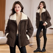 休闲风白鸭绒外套女秋冬2025新款韩版百搭拼接羊羔毛短款羽绒服