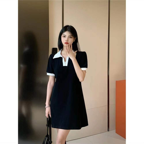 Plus-size women's summer contrast-color Polo-collar dress with loose fit—perfect for hiding belly and creating a slimming effect, paired with a short-sleeve T-shirt skirt.