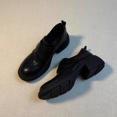 羊の皮の復古の太さと魔術は楽福の靴を貼ります。