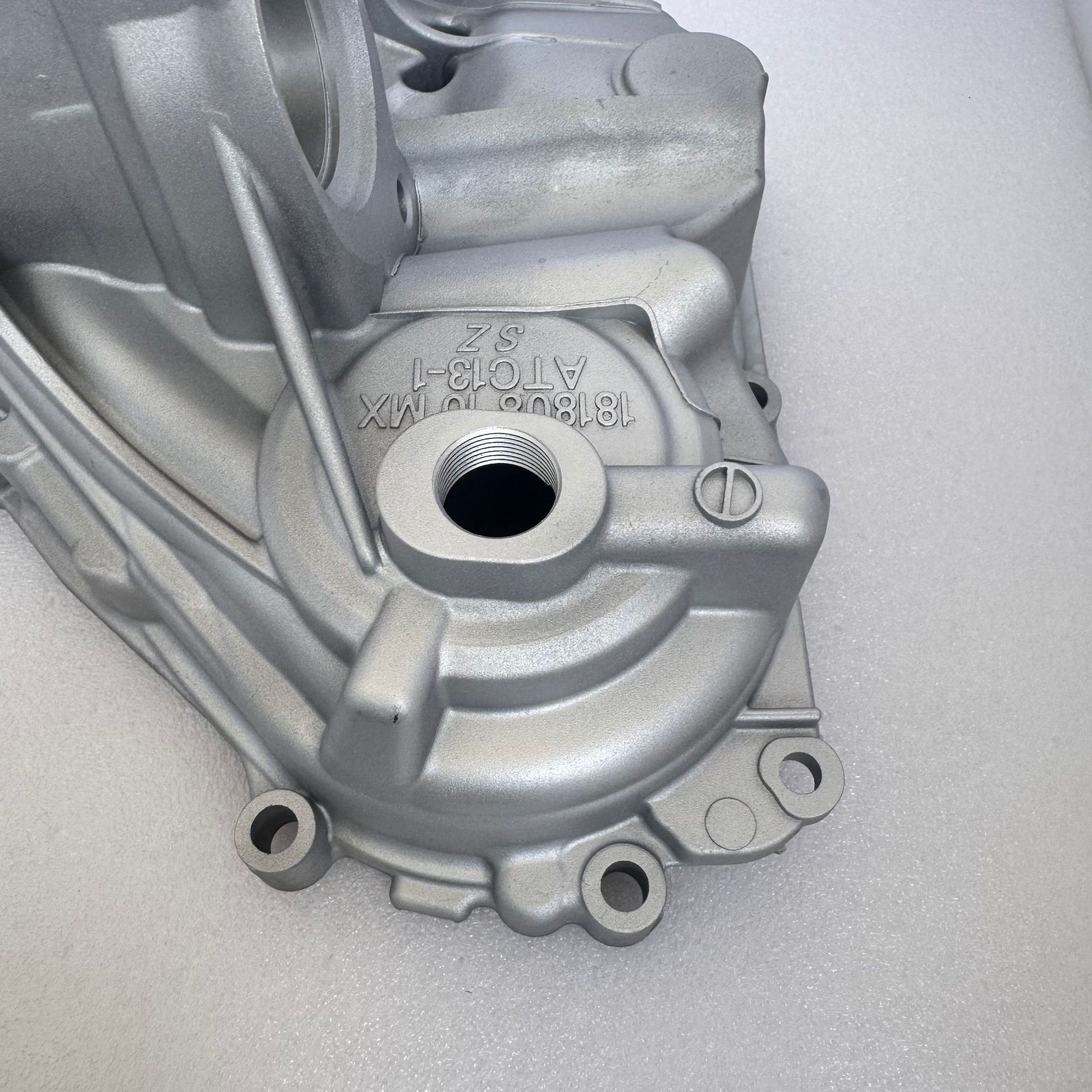 Suitable for Bmw 5 Series and 6 Series Atc13-1 Transfer Case 27108487143 Transfer Case Housing Front Shell and Rear Shell