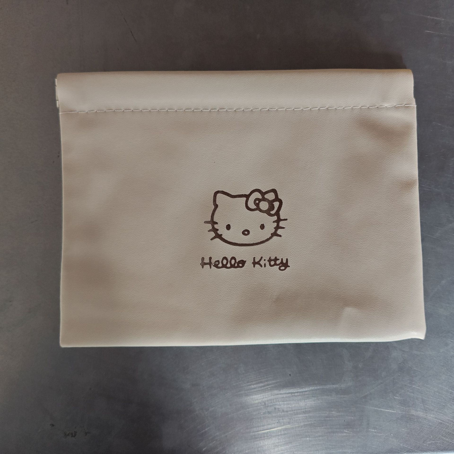 새끼 고양이 큰 가방 소량 재고 있음