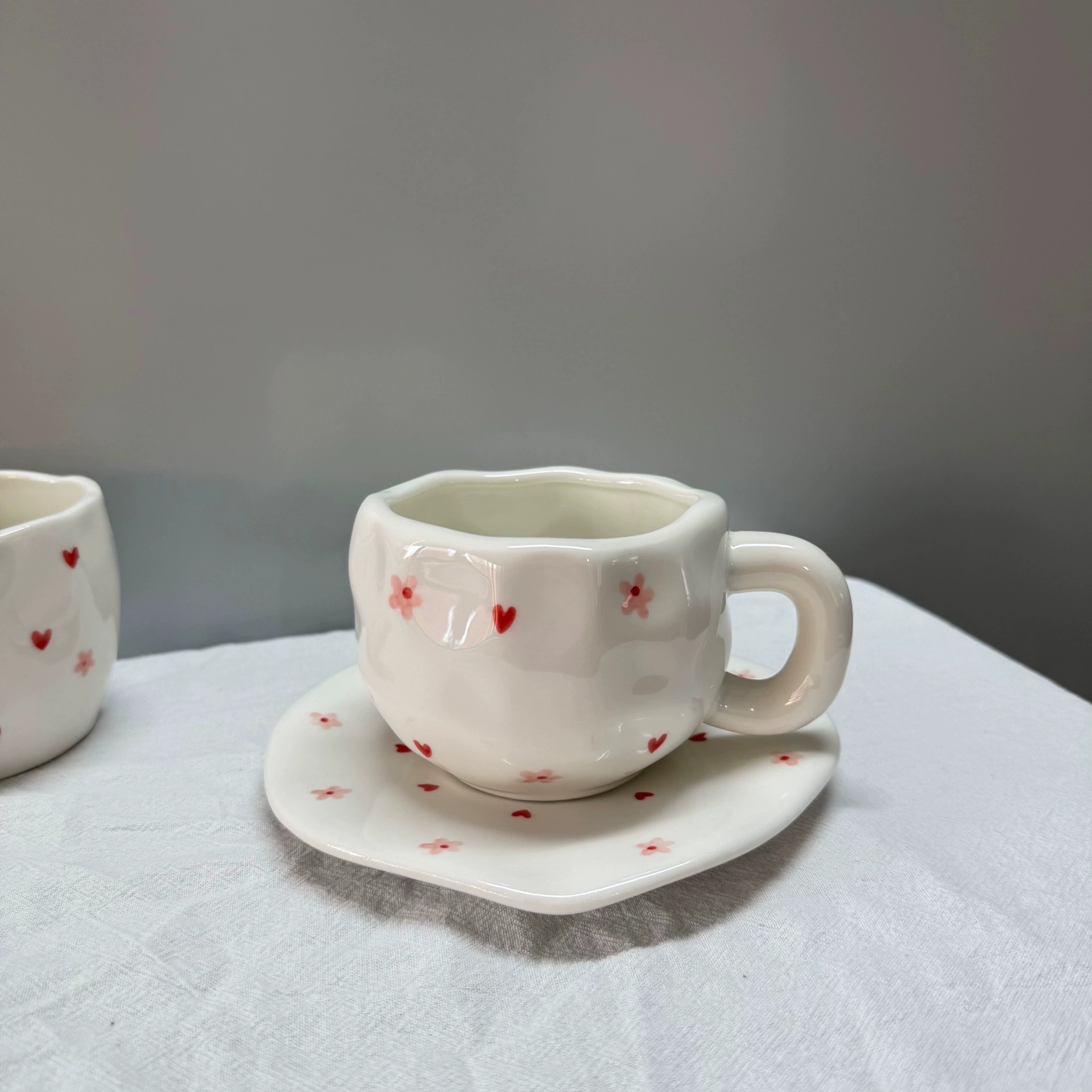 Ceramic coffee cup set INS Japanese retro, hand-painted irregular saucer, vintage style