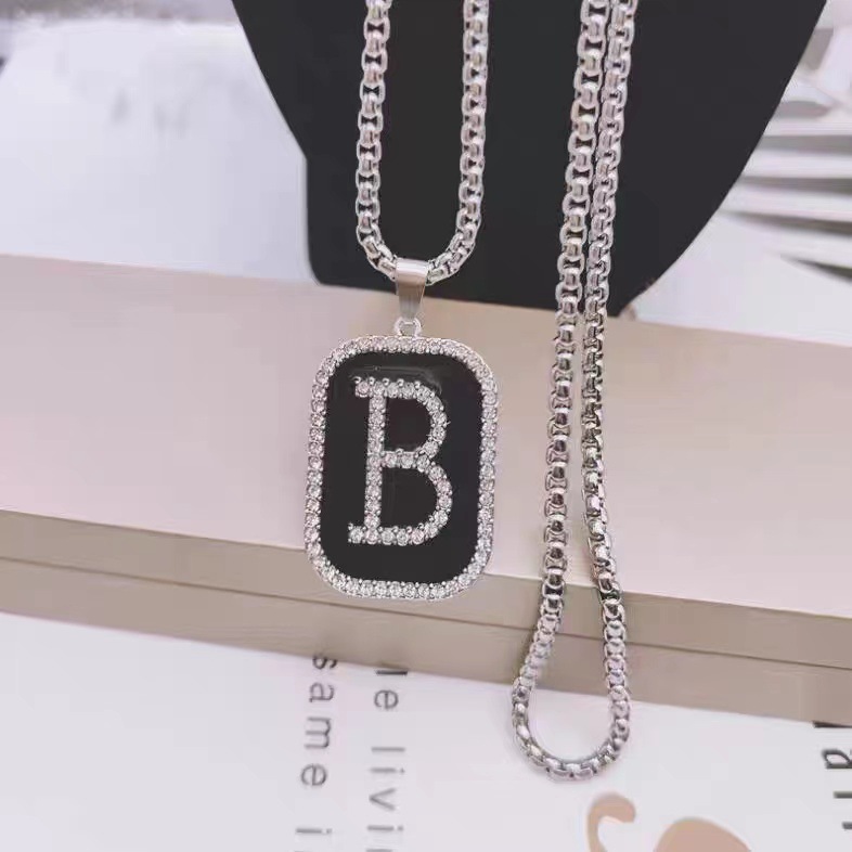 Collier pendentif lettre strass en acier inoxydable unisexe_voghion.com