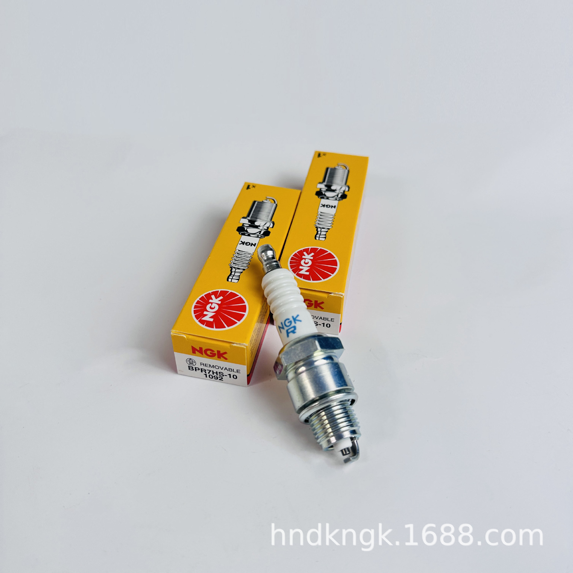 Ngk Spark Plug Bpr7Hs-10【1092】Is Suitable for Yamaha Suzuki Mercury Two-Stroke Outboard Motors