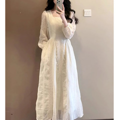 2025新款温柔风重工蕾丝连衣裙子女早秋季法式初恋系白色收腰长裙