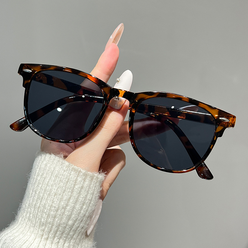 2025 New Sunglasses for Men and Women, Square Japanese and Korean Fashion Sunglasses