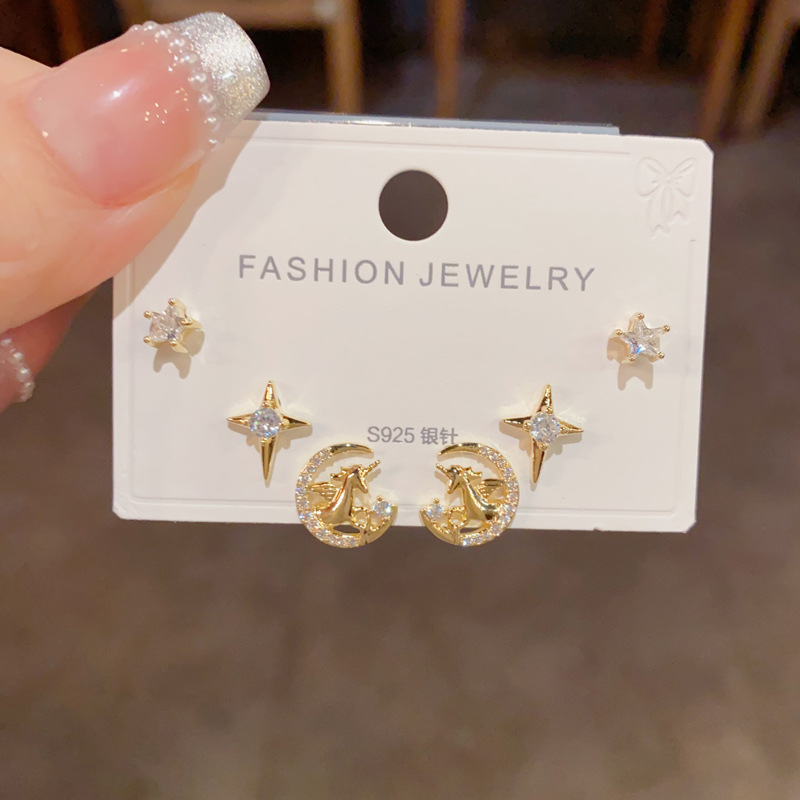 134#Set de Aretes de Tres Piezas de Unicornio con Estrella y Luna en Oro (Chapado en Oro Real Engrosado)