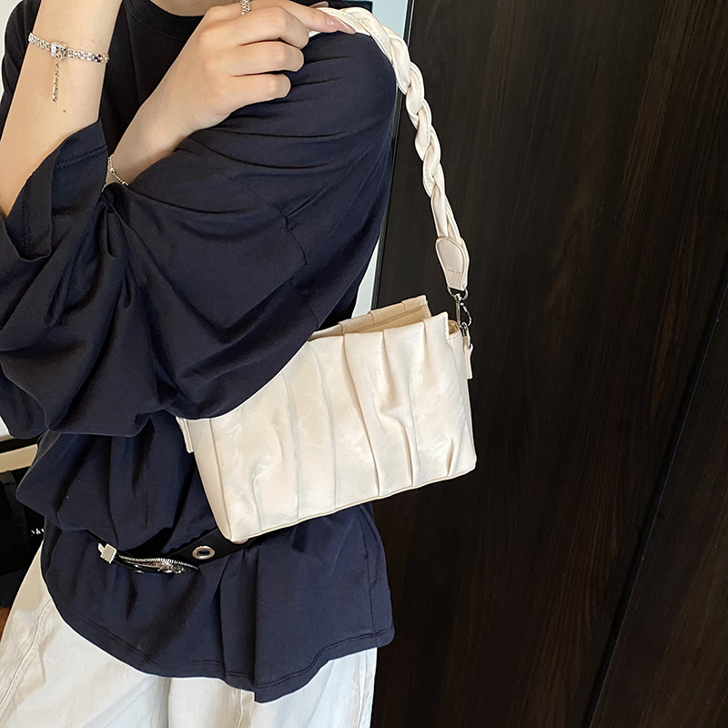 Nuevos productos de verano 2025 pliegues nube pequeña bolsa cuadrada mujer comercio exterior coreano bolsa de axilas de todo fósforo bolsa de mensajero de moda popular