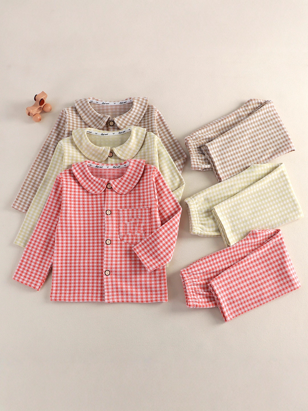 Ropa de niños para niños conjunto de ropa de hogar niños cuadrados de terciopelo cálido bordado muñeca pijamas para niños ropa de hogar