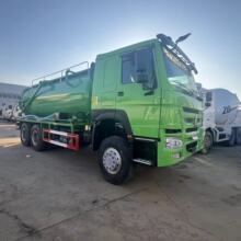 二手豪沃375马力 20立方 6X4油罐专用 后八轮密封油箱