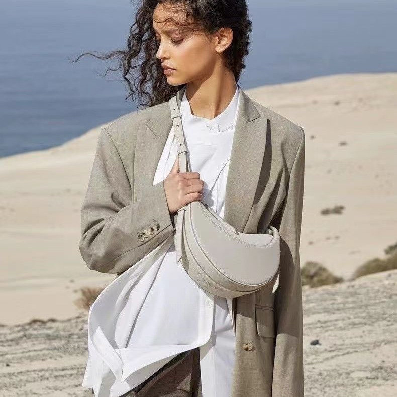 Borsa a tracolla monospalla da donna con motivo litchi, a mezzaluna, con design di nicchia francese, borsa a sella_voghion.com