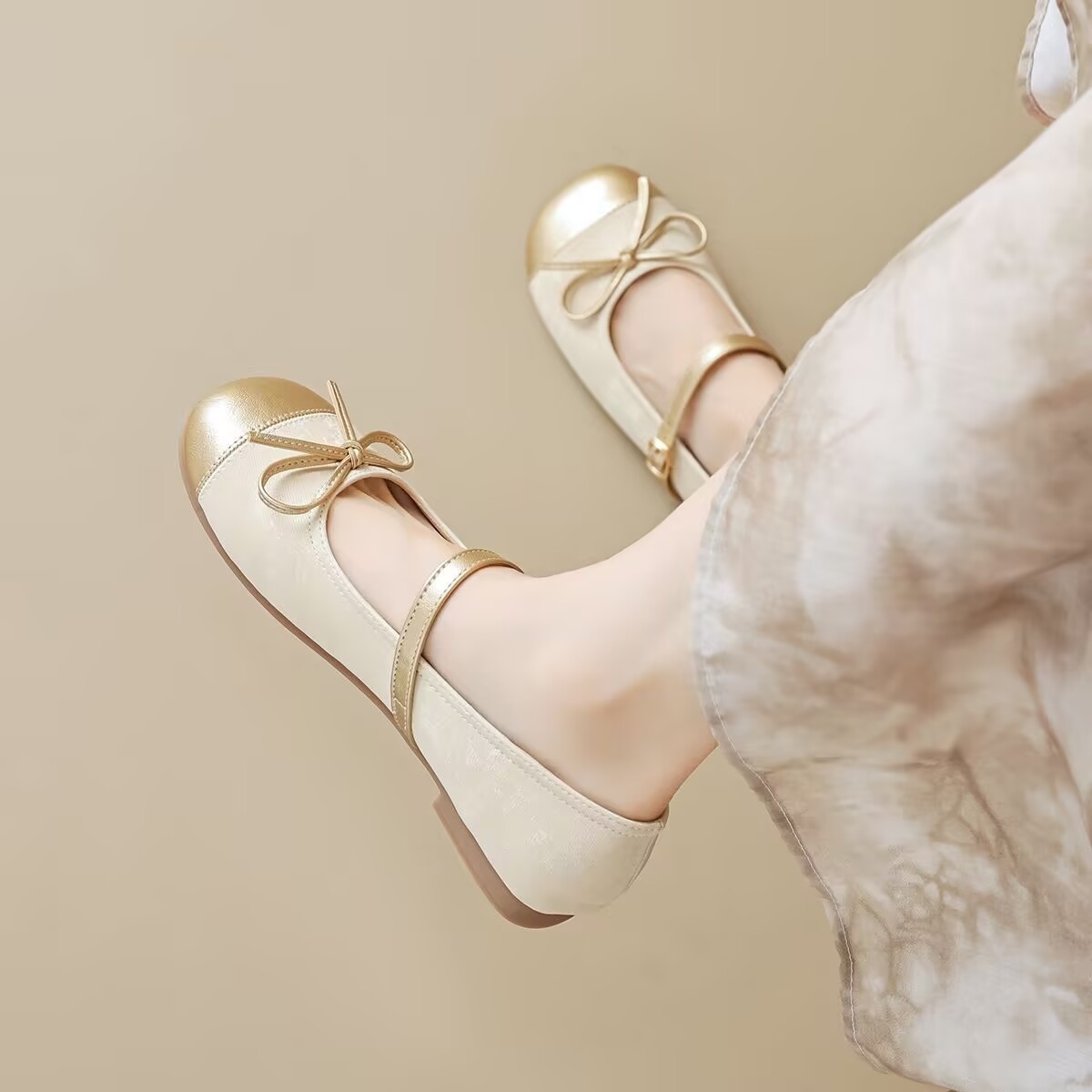 2026 primavera y verano de moda francesa zapatos de una sola mujer plano y poco profundo de verano arco con una correa de zapatos de mujer Mary Jane
