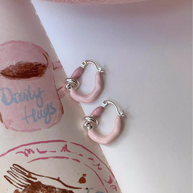 Powder-tone line dopamine cream powder U-shaped earrings Korean ins fresh design earrings