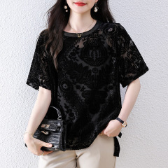 ファッション透かし彫りの花の薄い半袖のtシャツの女性の夏の新型のゆったりしていてカジュアルでやせている上着が見えます。