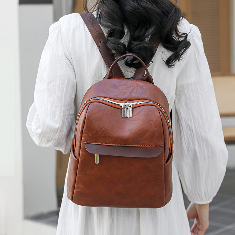 Mochila casual de cercanías 2024 nueva moda simple de gran capacidad para salir bolso de mujer de todo fósforo bolso de estudiante de cuero suave