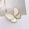 Fashionable brooch pearl