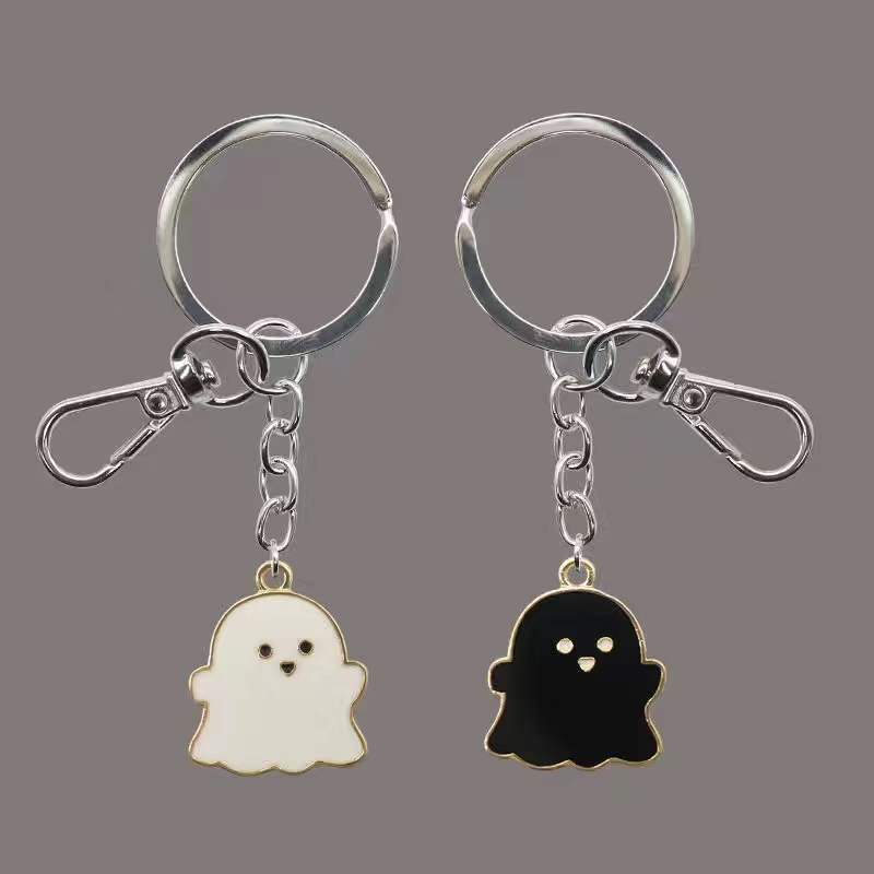 Black and White Ghost Keychain Simple Cartoon Accessories Men and Women School Bag Key Ring Couple Hanging Ornaments