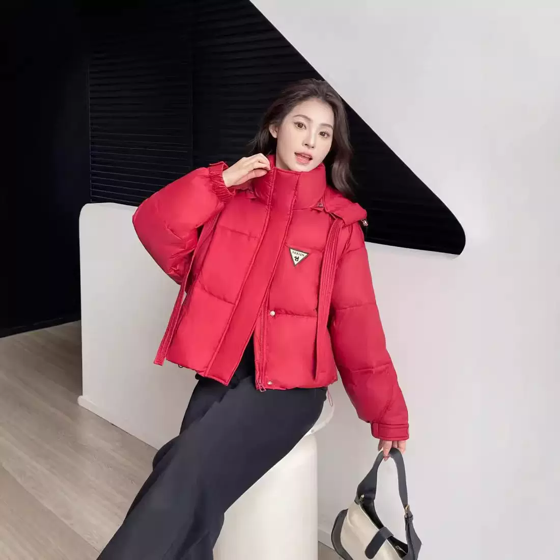 黑色连帽短款加厚面包羽绒服女2025冬季新款爆款亚马逊超好看外套