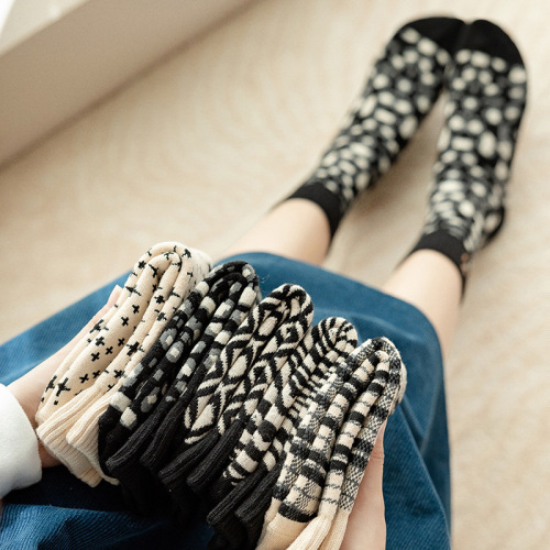 Black embroidered thickened terry thickened towel bottom warm cartoon mid-calf socks for women